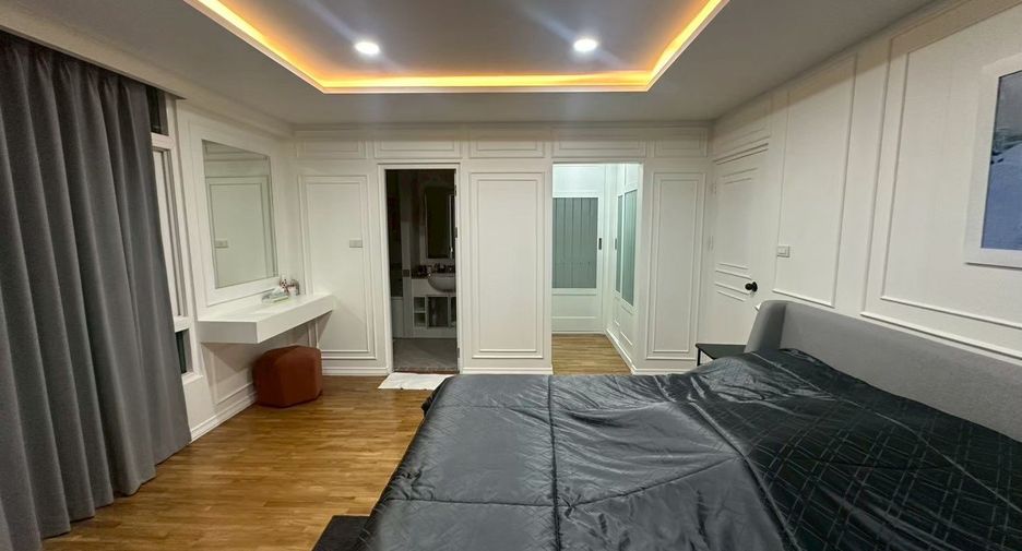 For rent 3 bedrooms condo in Yan Nawa, Bangkok