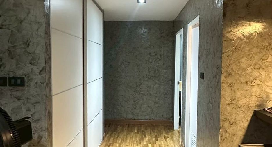 For rent 3 bedrooms condo in Yan Nawa, Bangkok