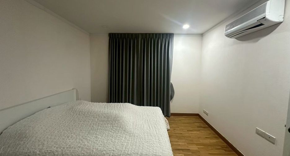 For rent 3 bedrooms condo in Yan Nawa, Bangkok