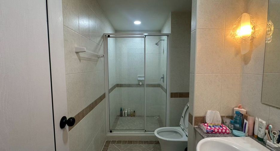 For rent 3 bedrooms condo in Yan Nawa, Bangkok