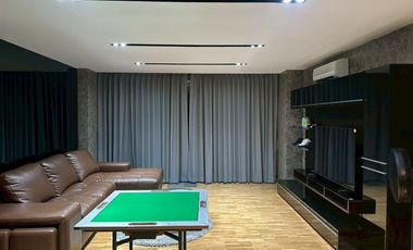 For rent 3 bedrooms condo in Yan Nawa, Bangkok