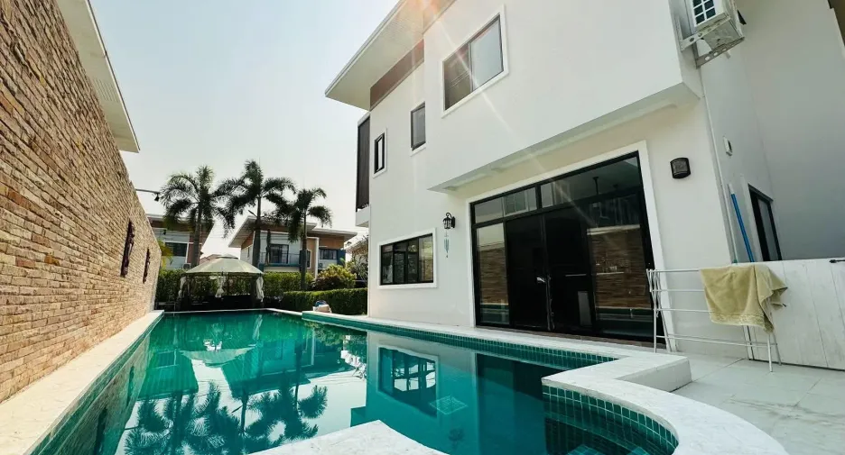 À vendre 4 chambres villa à Hang Dong, Chiang Mai