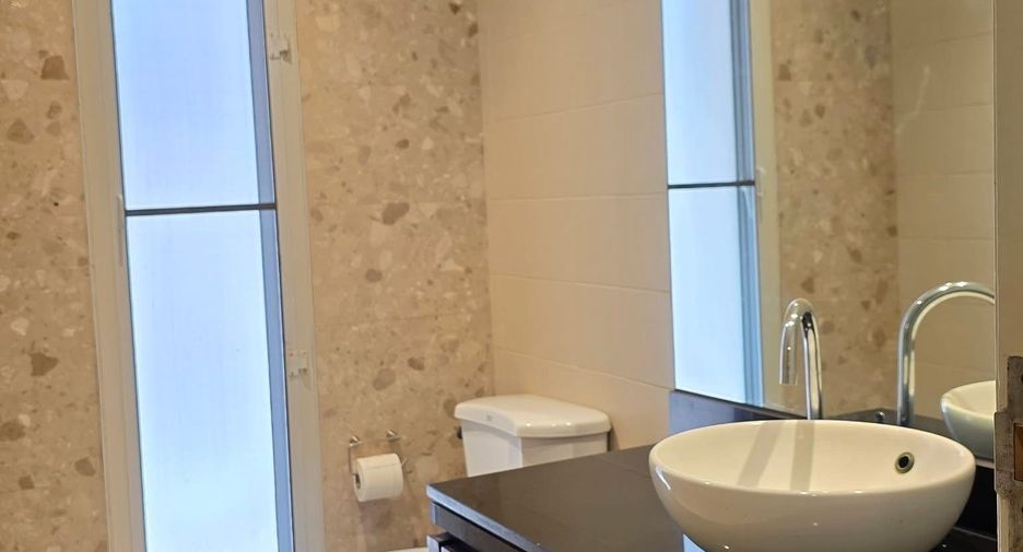For rent 2 bedrooms house in Wang Thonglang, Bangkok
