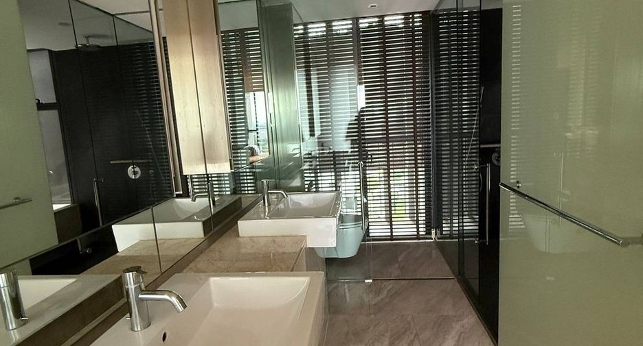 For rent 3 bedrooms condo in Sathon, Bangkok