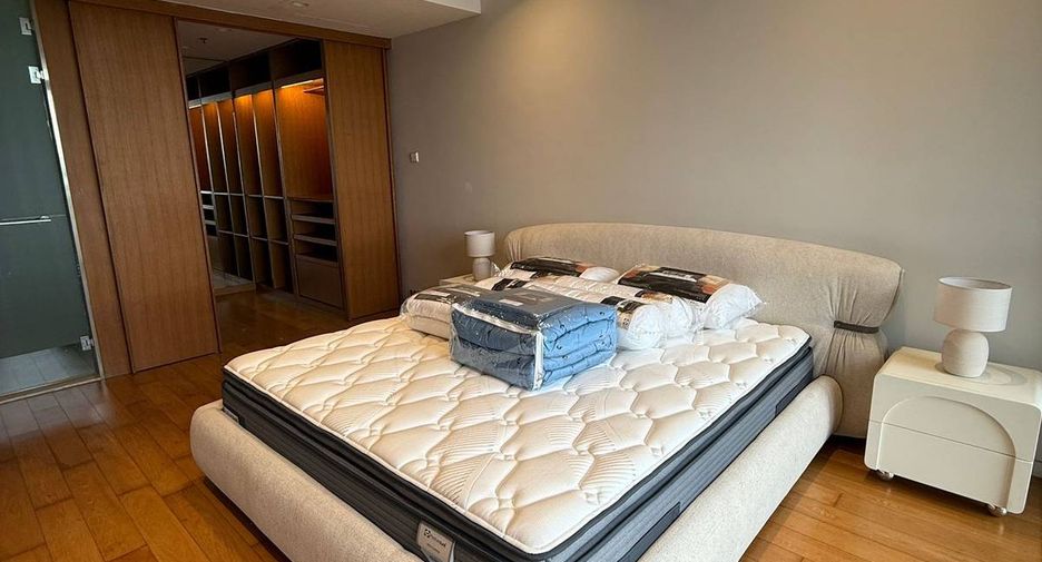 For rent 3 bedrooms condo in Sathon, Bangkok