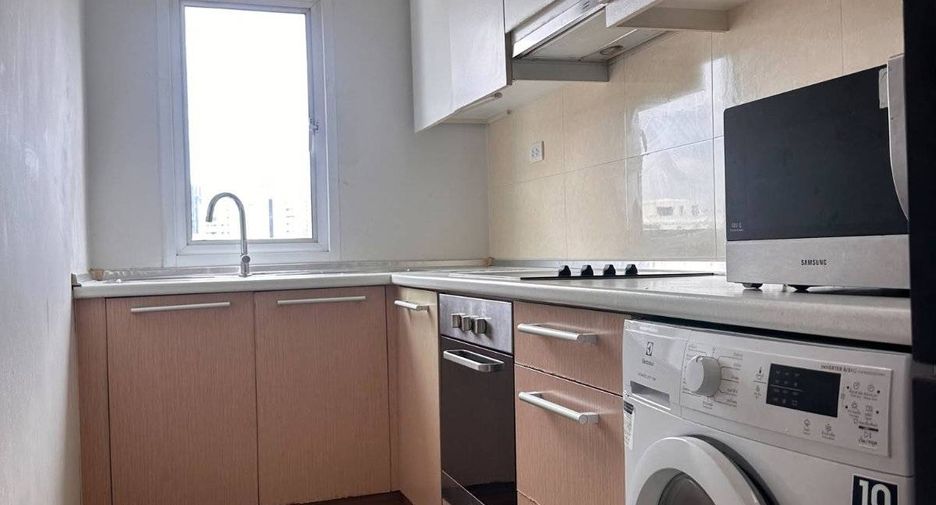 Condo en alquiler de 3 habitaciones en Phra Khanong, Bangkok
