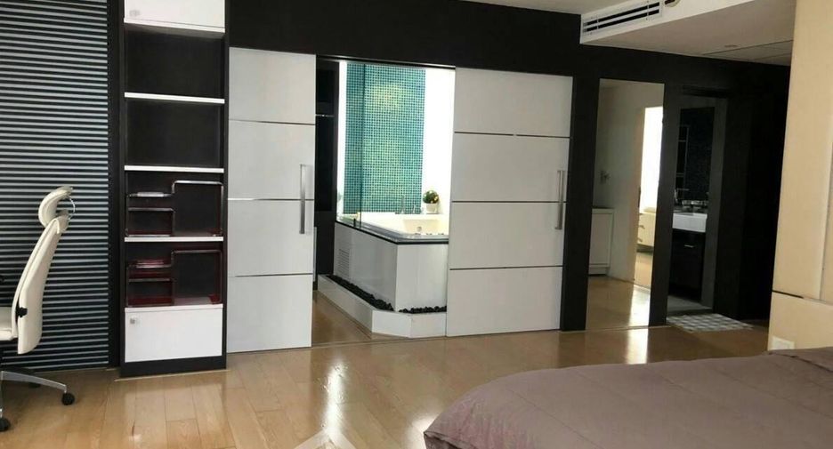 For sale 1 bed condo in Khlong Toei, Bangkok