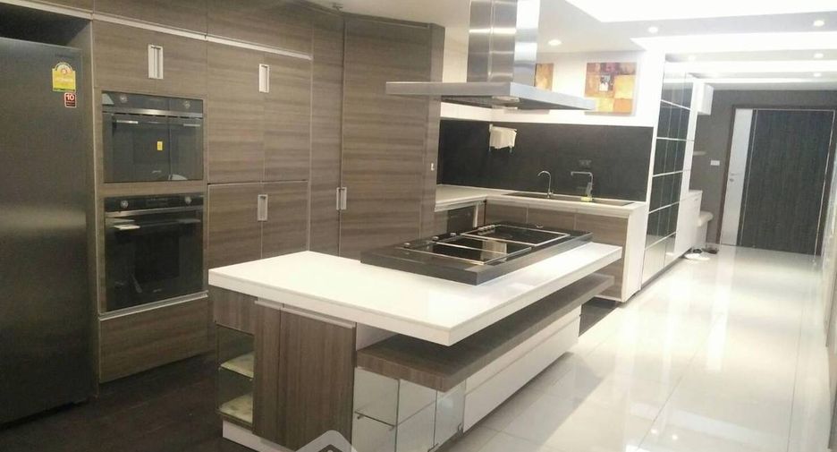 For sale 1 bed condo in Khlong Toei, Bangkok