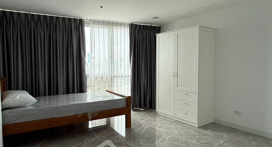 For rent and for sale 3 bedrooms condo in Yan Nawa, Bangkok