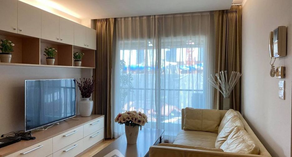 Condo en alquiler y en venta de 3 habitaciones en Phra Khanong, Bangkok
