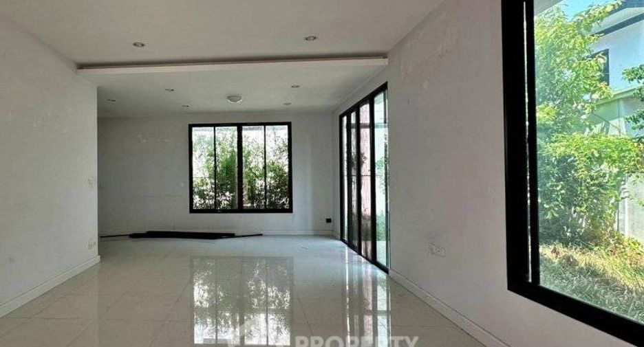 For sale 4 bedrooms house in Bang Khun Thian, Bangkok