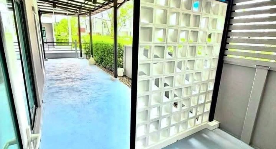 For rent 3 bedrooms townhouse in Bang Phli, Samut Prakan