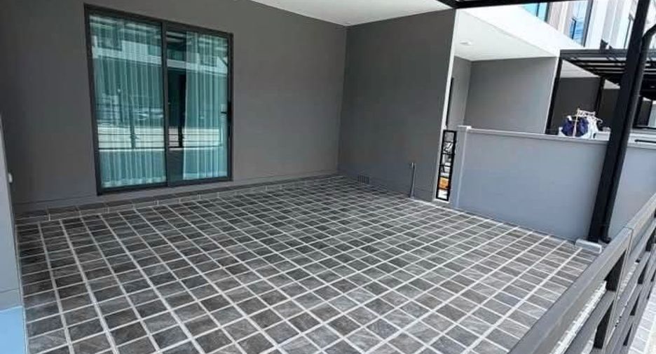 For rent 3 bedrooms townhouse in Bang Phli, Samut Prakan