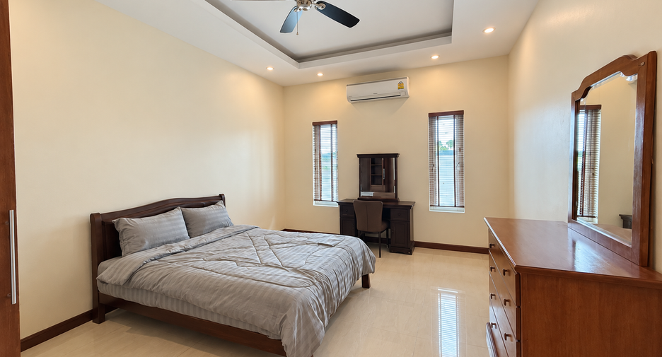 À vendre et à louer 4 chambres villa à Cha Am, Phetchaburi