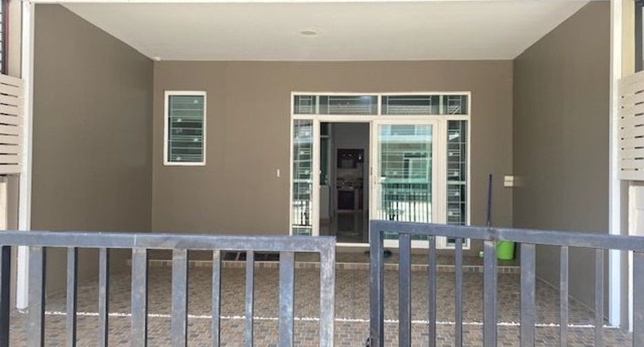 For rent 4 bedrooms townhouse in Bang Phli, Samut Prakan