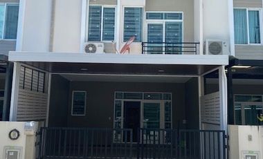 For rent 4 bedrooms townhouse in Bang Phli, Samut Prakan