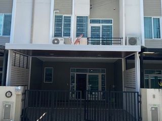 For rent 4 bedrooms townhouse in Bang Phli, Samut Prakan