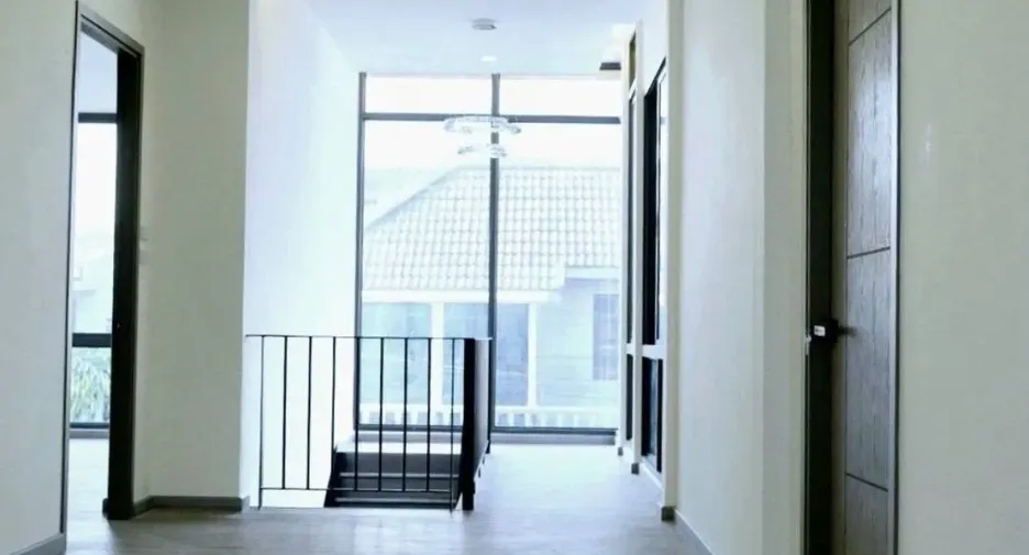 Casa en alquiler de 3 habitaciones en Phra Khanong, Bangkok