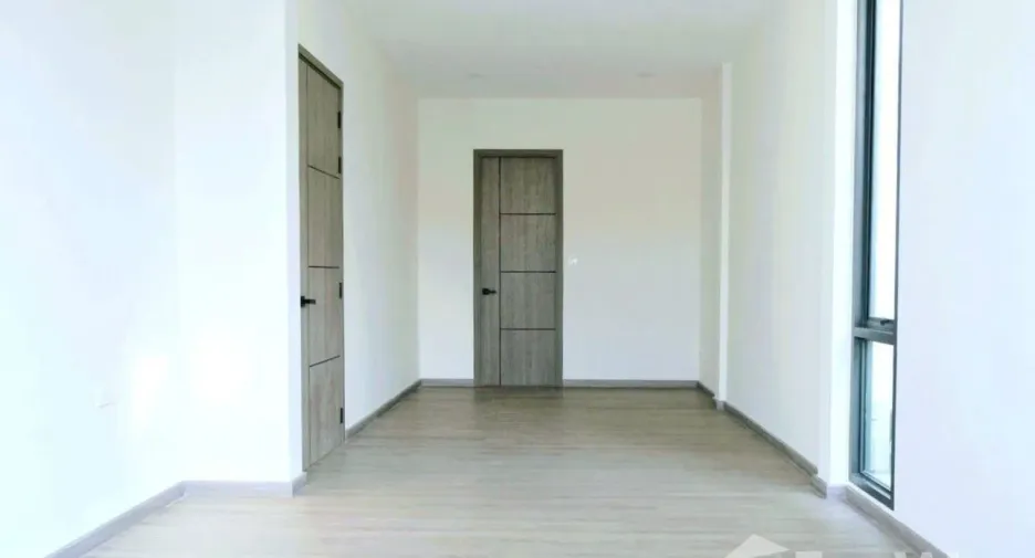 Casa en alquiler de 3 habitaciones en Phra Khanong, Bangkok
