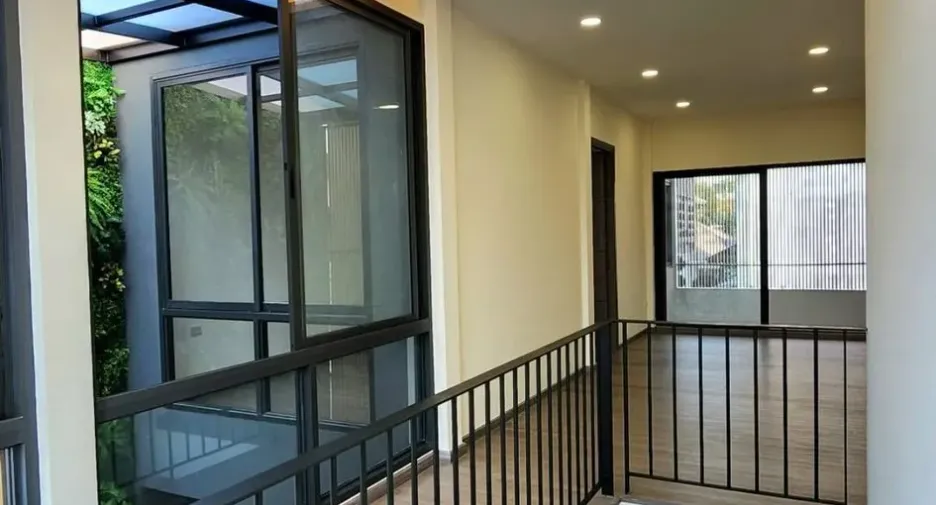 Casa en alquiler de 3 habitaciones en Phra Khanong, Bangkok