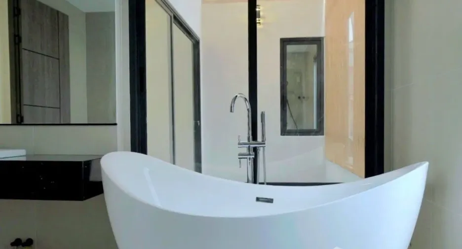 Casa en alquiler de 3 habitaciones en Phra Khanong, Bangkok