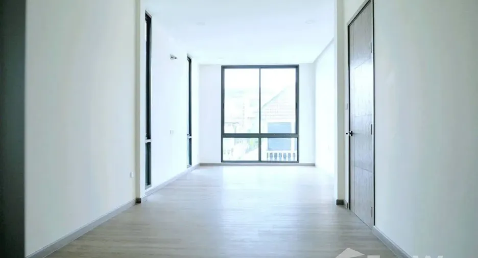 Casa en alquiler de 3 habitaciones en Phra Khanong, Bangkok