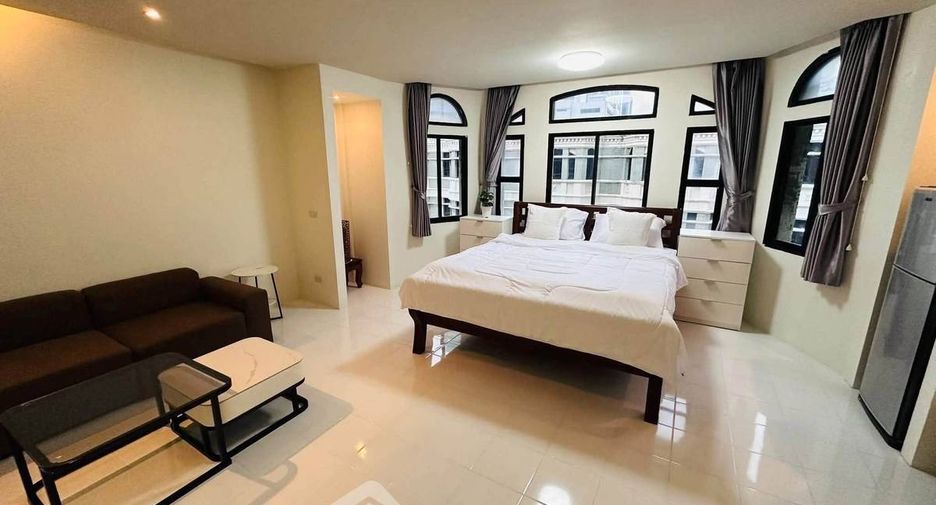 For rent 4 bedrooms townhouse in Watthana, Bangkok