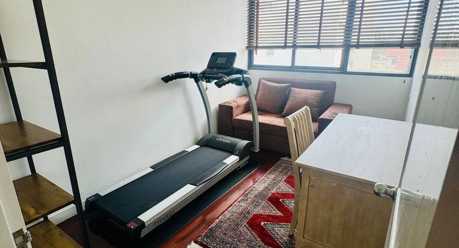 For rent 4 bedrooms condo in Sathon, Bangkok