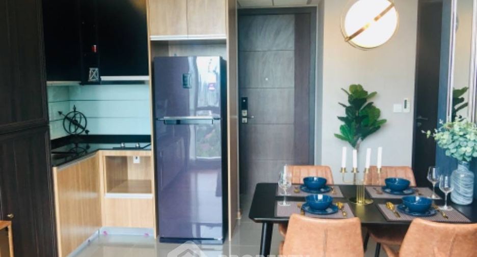 For rent 2 bedrooms condo in Pathum Wan, Bangkok