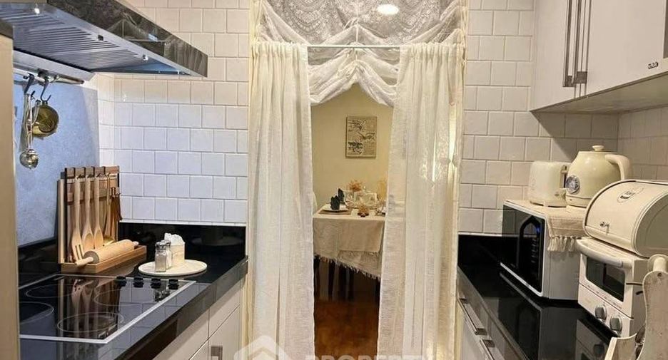 For rent 2 bedrooms condo in Pathum Wan, Bangkok