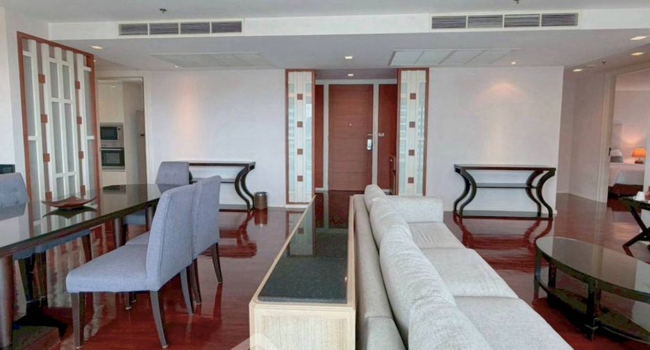 For rent 3 bedrooms apartment in Khlong Toei, Bangkok
