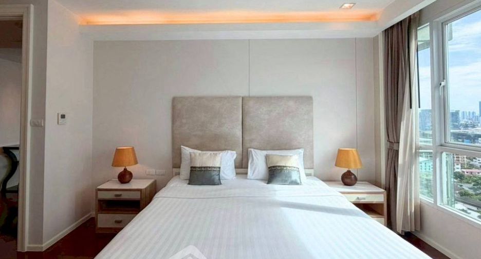 For rent 3 bedrooms apartment in Khlong Toei, Bangkok
