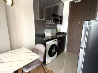 Wohnung zur Miete mit 1 Zimmer in Bang Rak, Bangkok