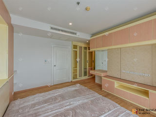 For rent 3 bedrooms condo in Phaya Thai, Bangkok