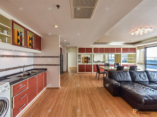 For rent 3 bedrooms condo in Phaya Thai, Bangkok