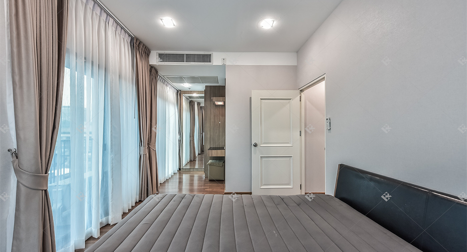 For rent 2 bedrooms condo in Phaya Thai, Bangkok