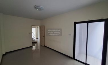 Casa adosada en venta de 4 habitaciones en Si Racha, Chonburi