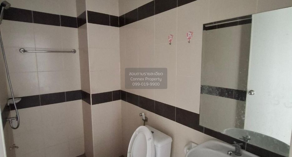 Casa adosada en venta de 4 habitaciones en Si Racha, Chonburi