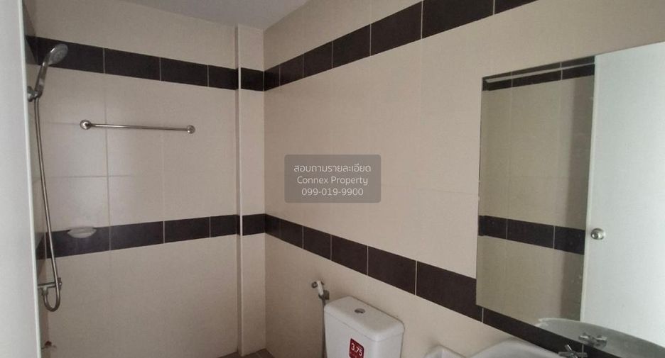 Casa adosada en venta de 4 habitaciones en Si Racha, Chonburi