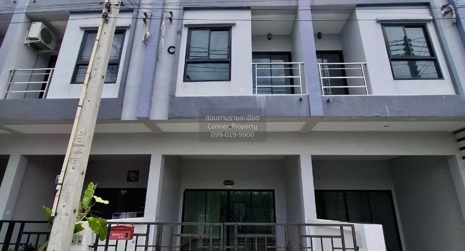 Casa adosada en venta de 4 habitaciones en Si Racha, Chonburi