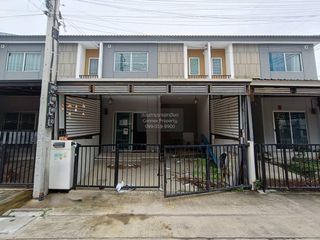 For sale 3 bedrooms townhouse in Mueang Samut Prakan, Samut Prakan