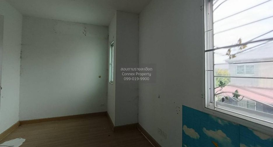 For sale 3 bedrooms townhouse in Mueang Samut Prakan, Samut Prakan