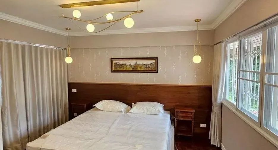 Casa en venta y en alquiler de 4 habitaciones en Phra Khanong, Bangkok