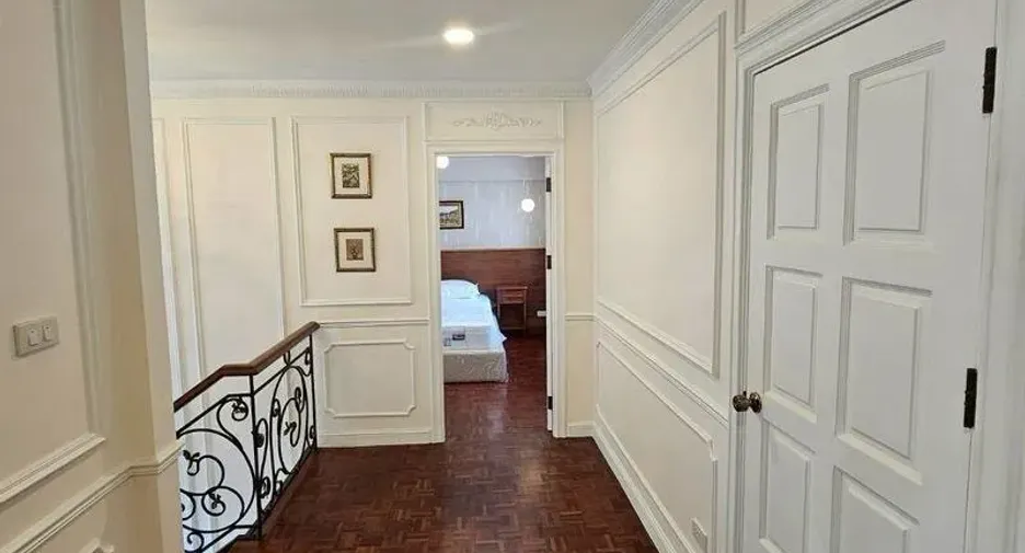 Casa en venta y en alquiler de 4 habitaciones en Phra Khanong, Bangkok