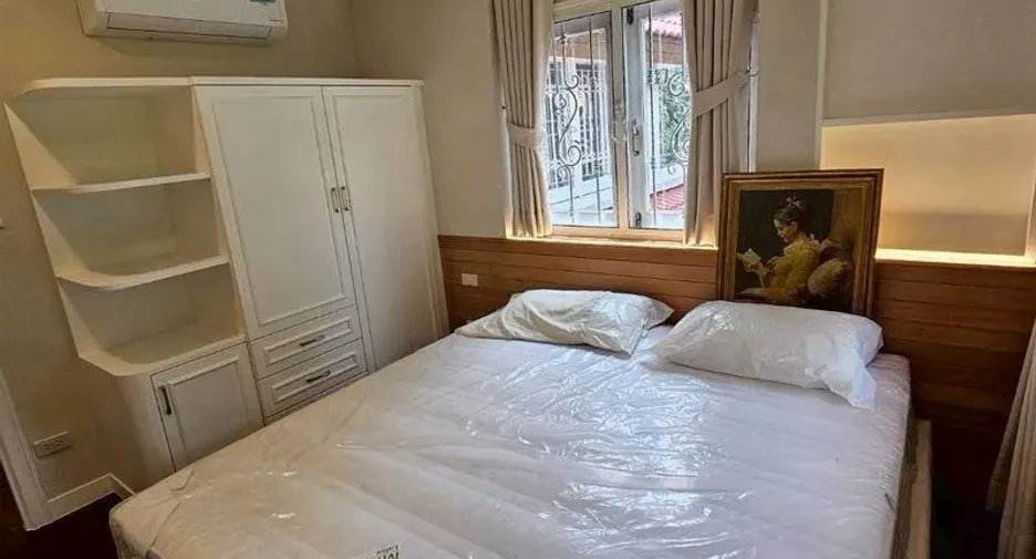 Casa en venta y en alquiler de 4 habitaciones en Phra Khanong, Bangkok