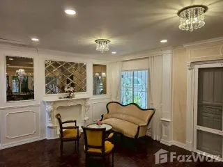 Casa en venta y en alquiler de 4 habitaciones en Phra Khanong, Bangkok