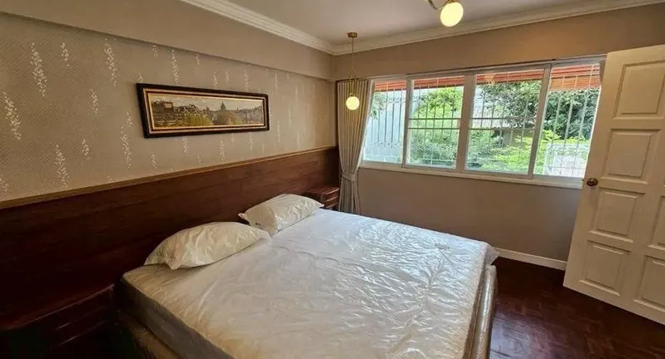 Casa en venta y en alquiler de 4 habitaciones en Phra Khanong, Bangkok