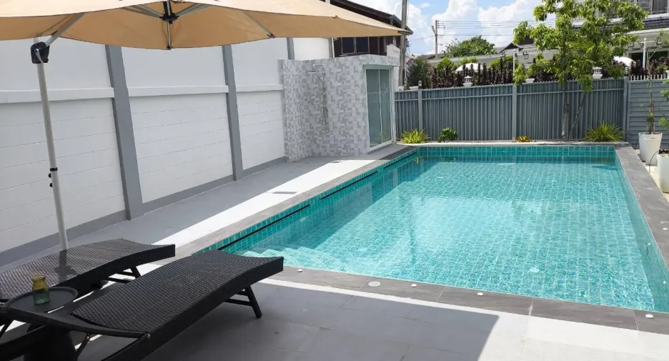 For rent 4 bedrooms villa in Mueang Chiang Mai, Chiang Mai