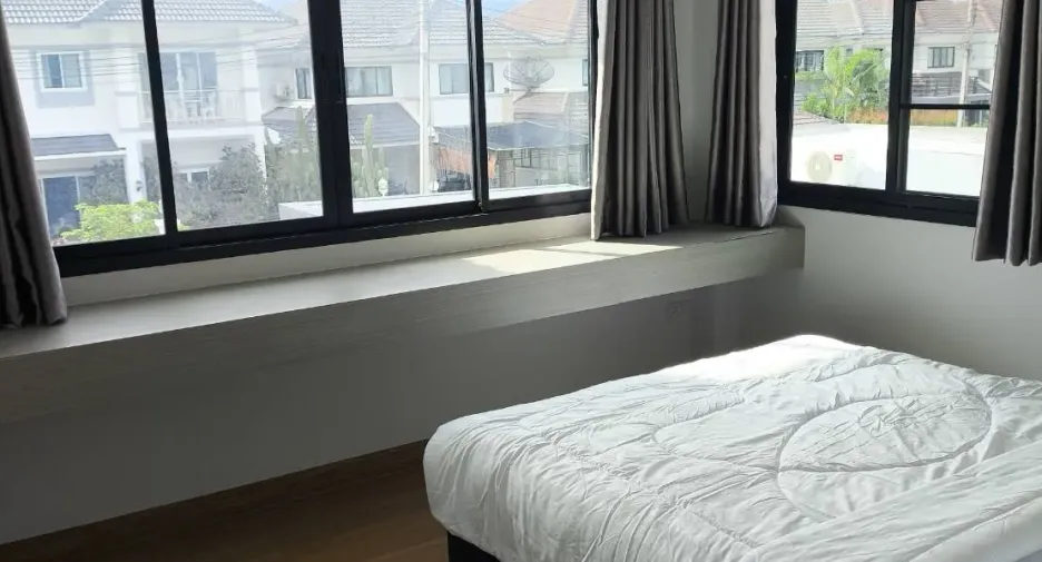 For rent 4 bedrooms villa in Mueang Chiang Mai, Chiang Mai