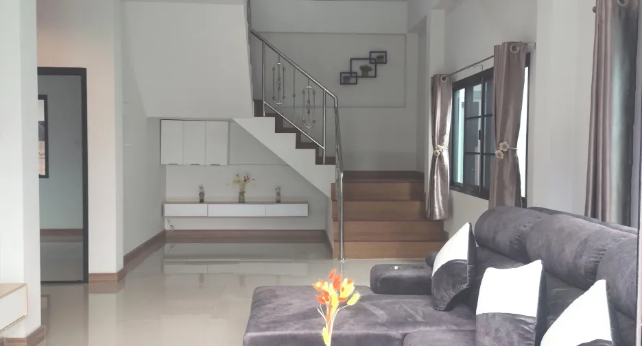 For rent 4 bedrooms villa in Mueang Chiang Mai, Chiang Mai